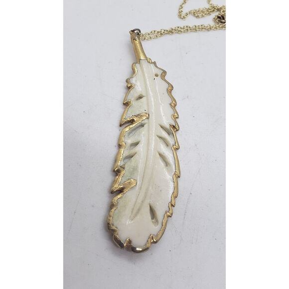Vintage Feather Pendant Necklace Long Boho 24k Gold Edge Tiger Lily Gold Chain - Picture 5 of 7